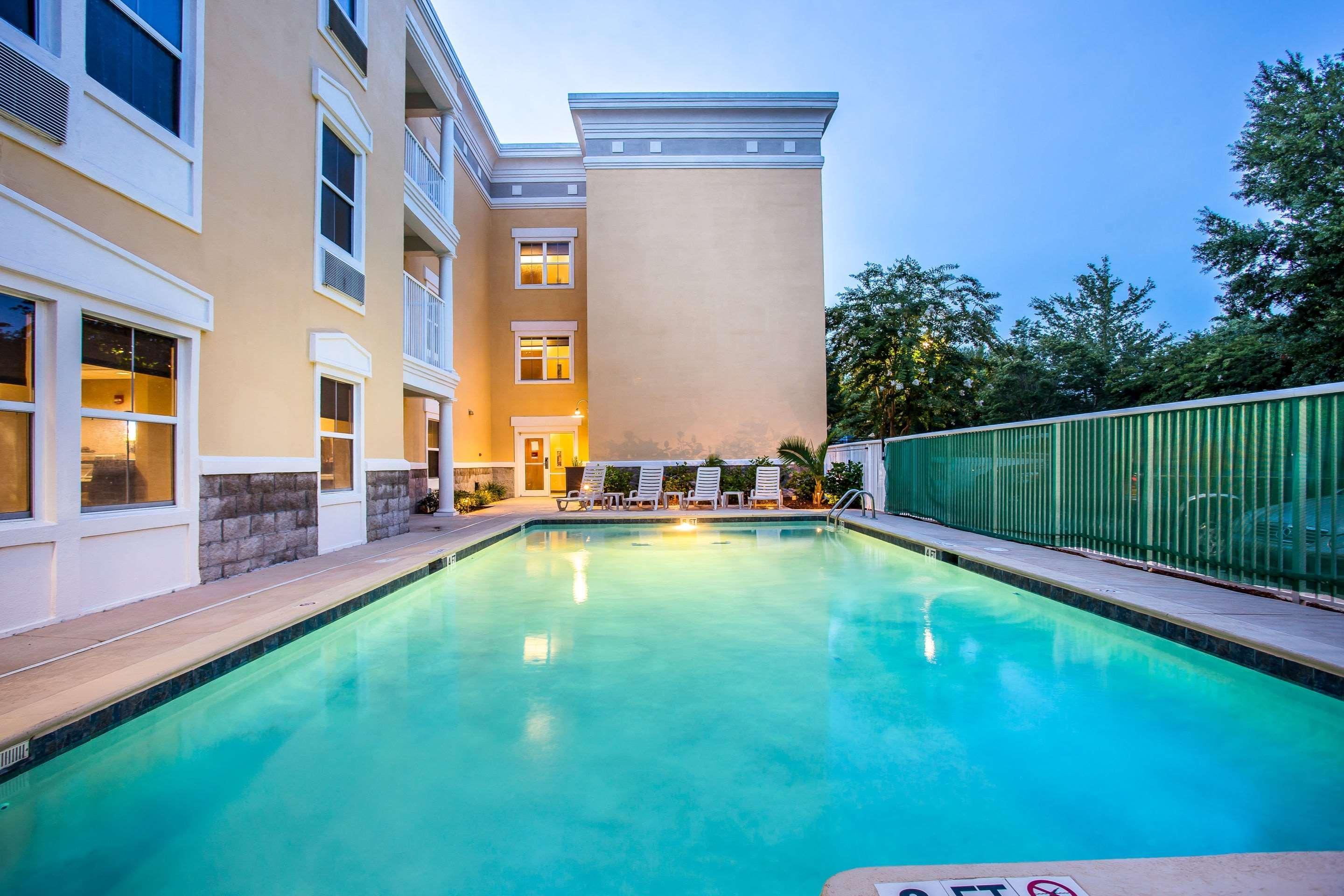 Comfort Suites At Isle Of Palms Connector Charleston Exterior photo