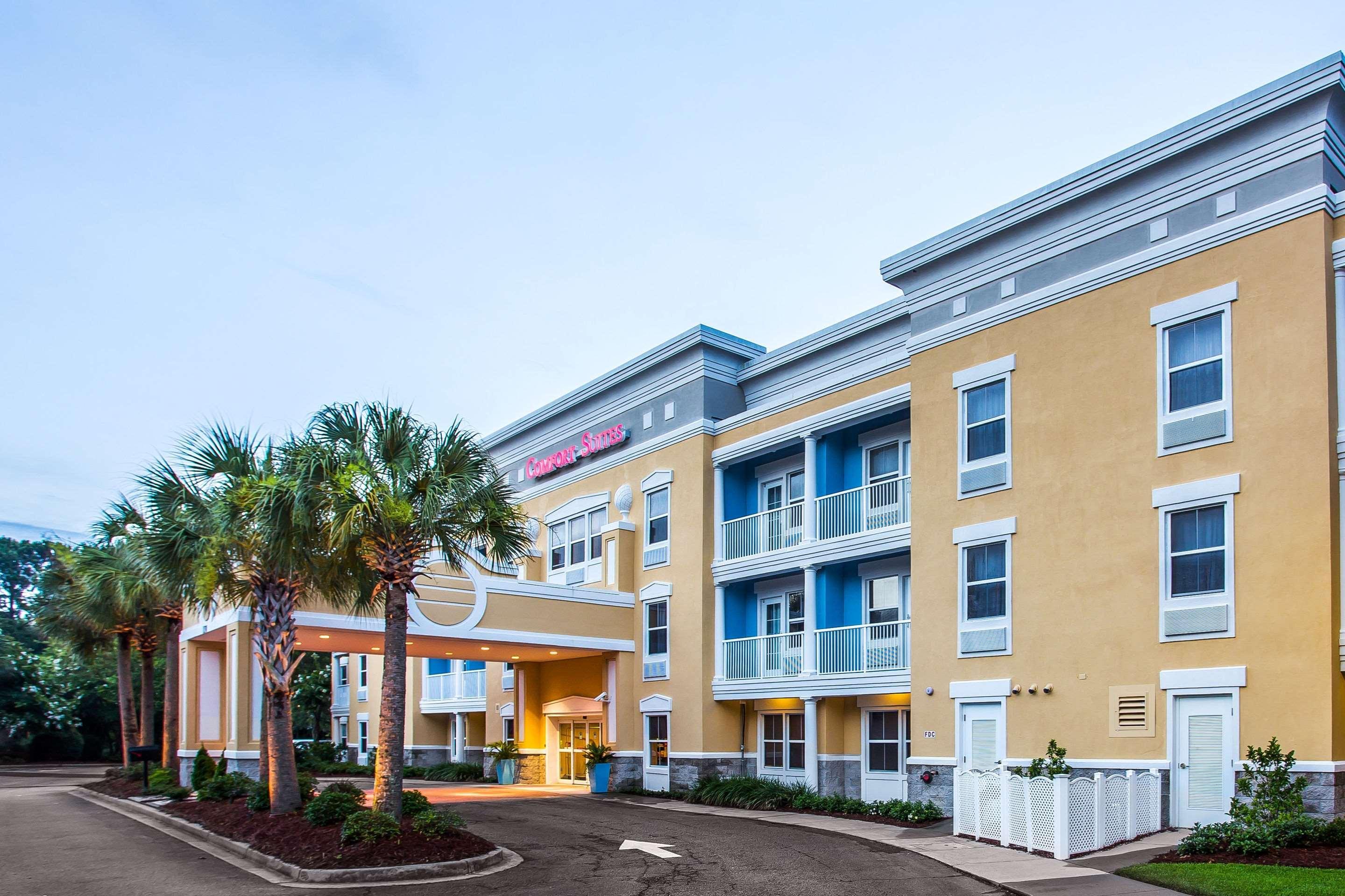 Comfort Suites At Isle Of Palms Connector Charleston Exterior photo