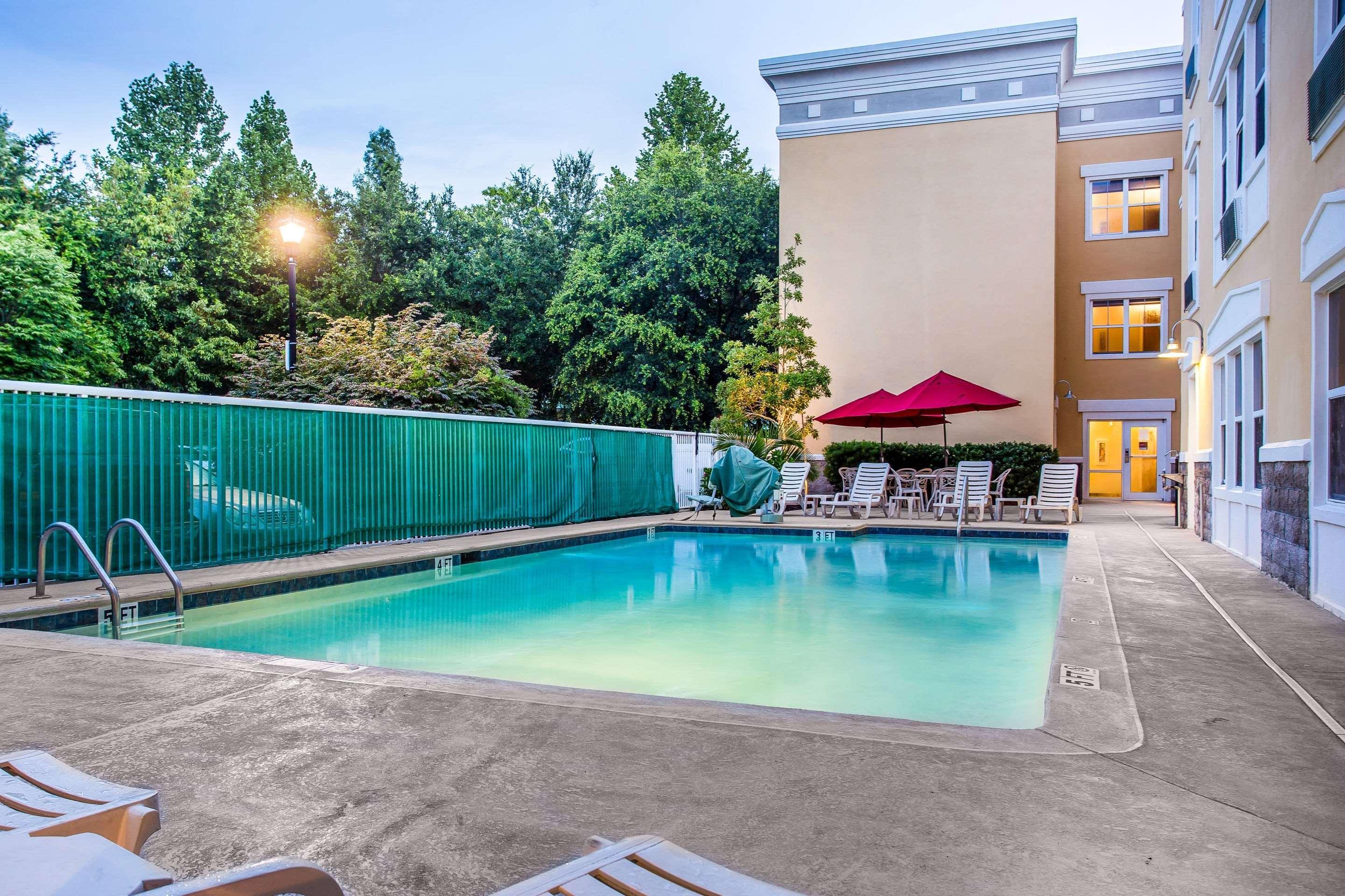 Comfort Suites At Isle Of Palms Connector Charleston Exterior photo